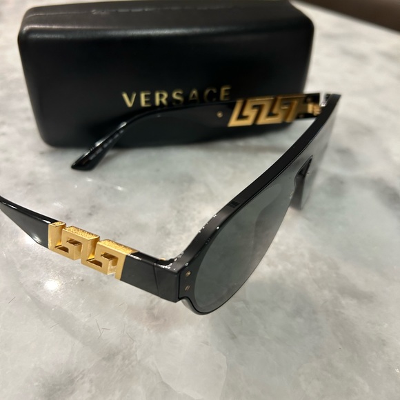 Versace 🔥 - Picture 2 of 6